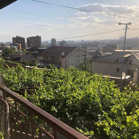 Hillside Guest House Yerevan Bagian luar foto