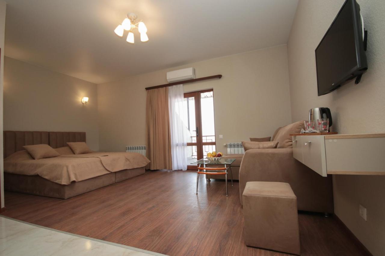 Hillside Guest House Yerevan Bagian luar foto