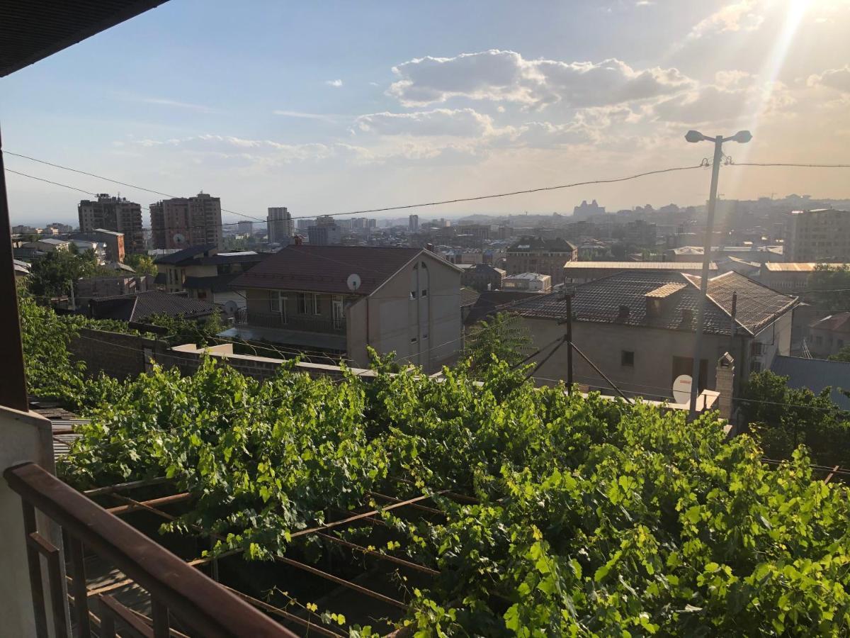 Hillside Guest House Yerevan Bagian luar foto