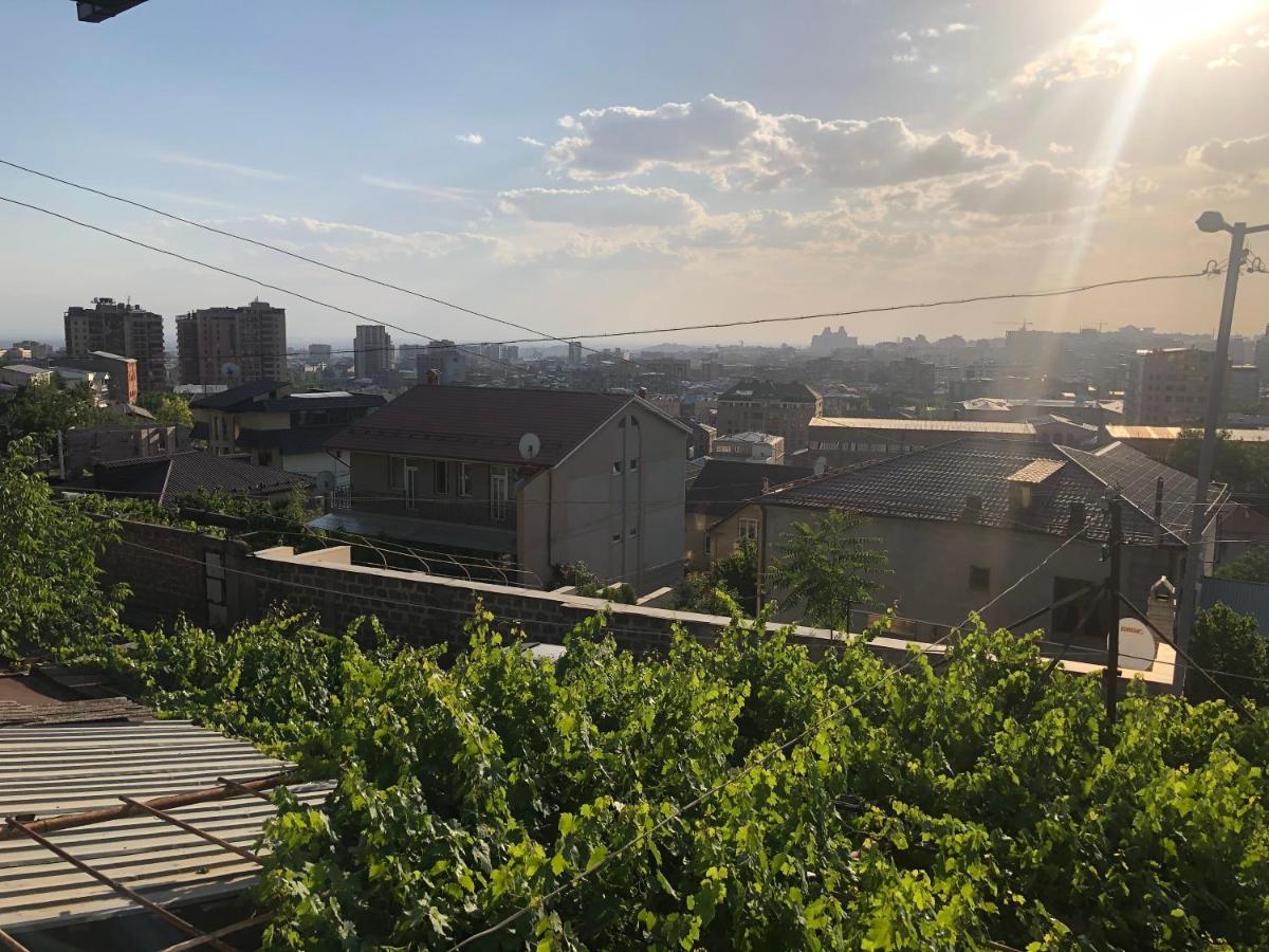 Hillside Guest House Yerevan Bagian luar foto