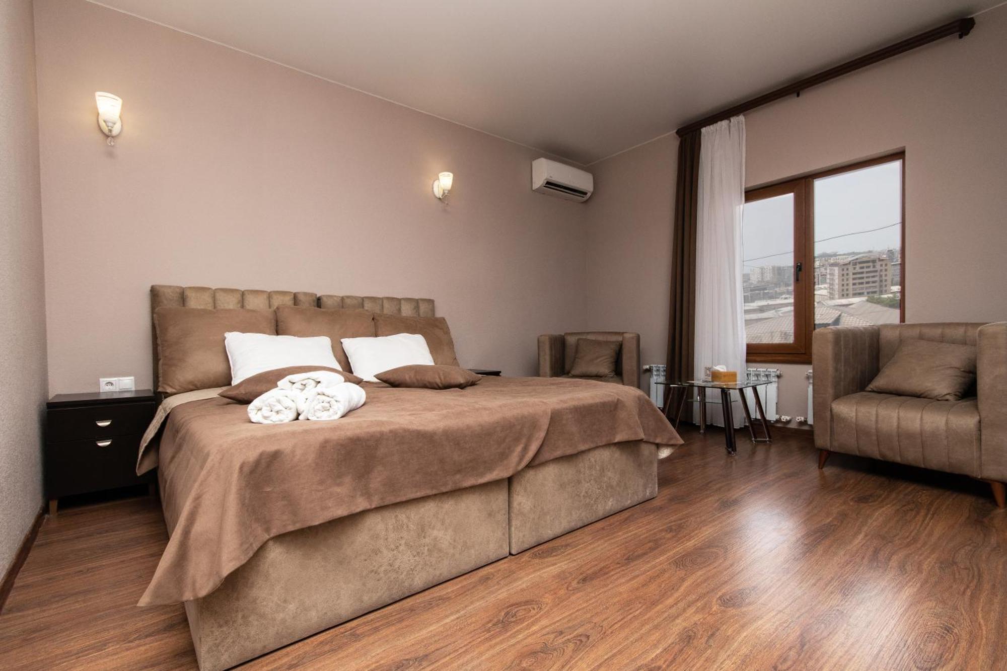 Hillside Guest House Yerevan Bagian luar foto