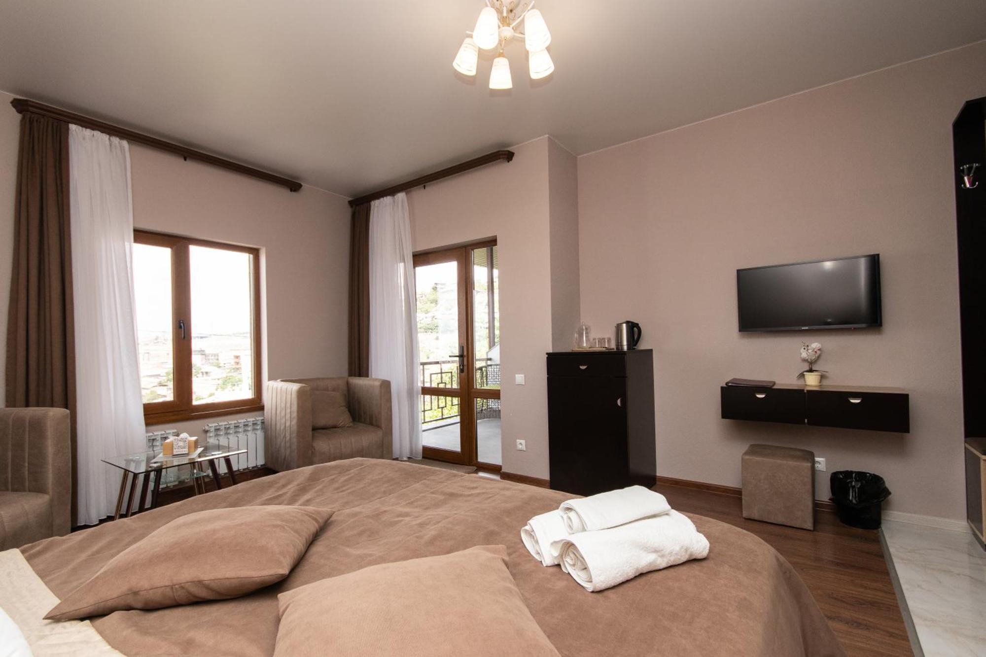 Hillside Guest House Yerevan Bagian luar foto